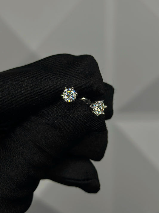 Diamond Display 6 Prong Set VVS1 Moissanite Silver