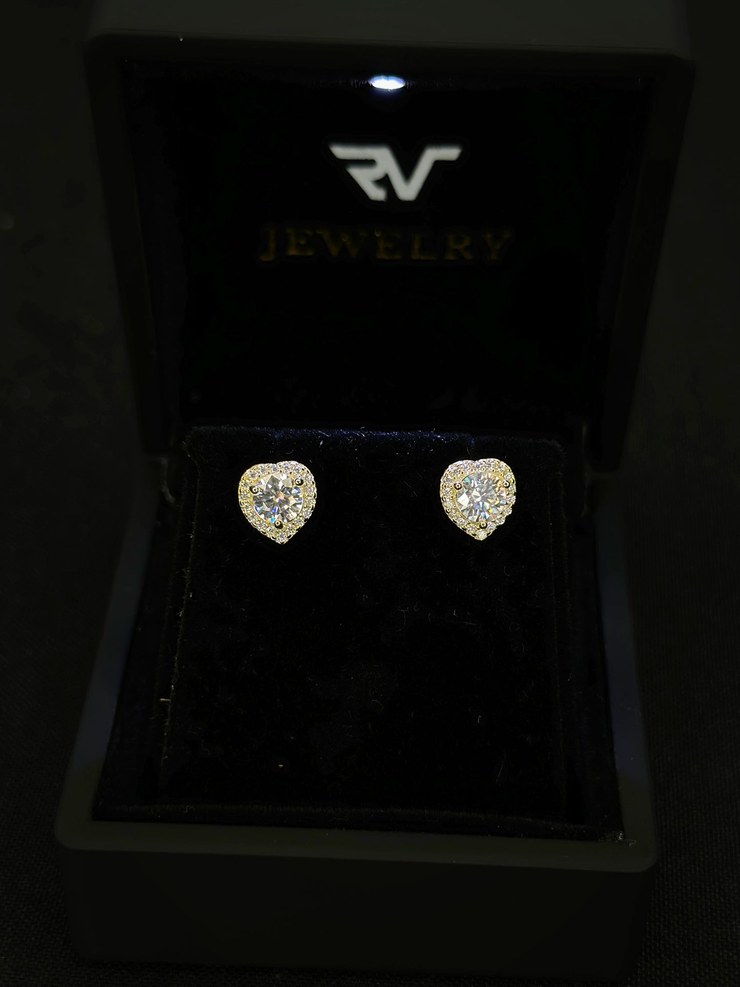 Heart Display 2 VVS1 Golden Moissanite