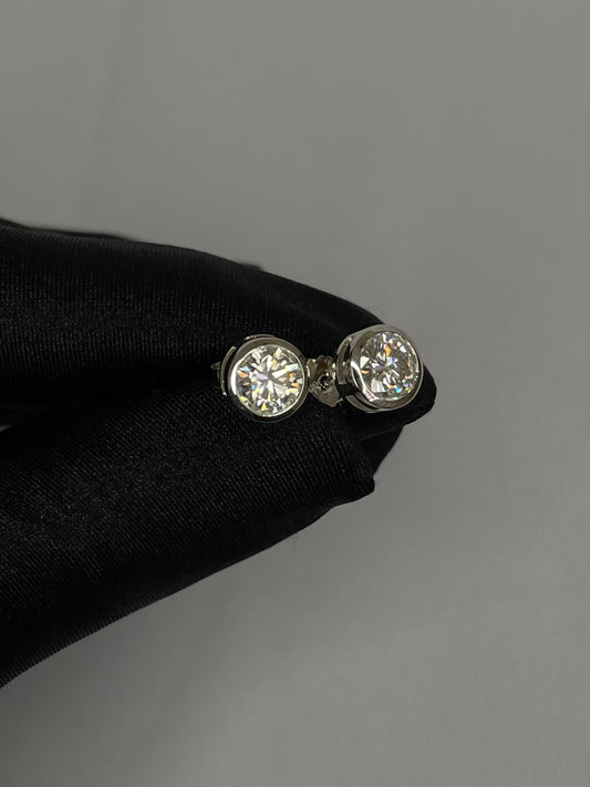 Bezel VVS1 Moissanite Silver Diamond Display