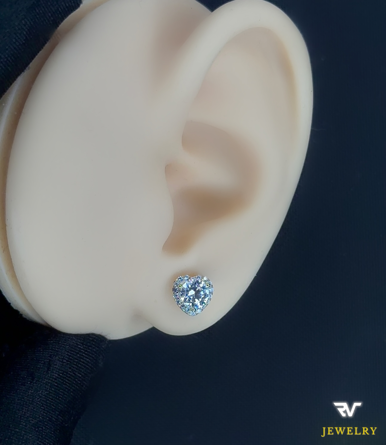 Heart Display 2 VVS1 Golden Moissanite