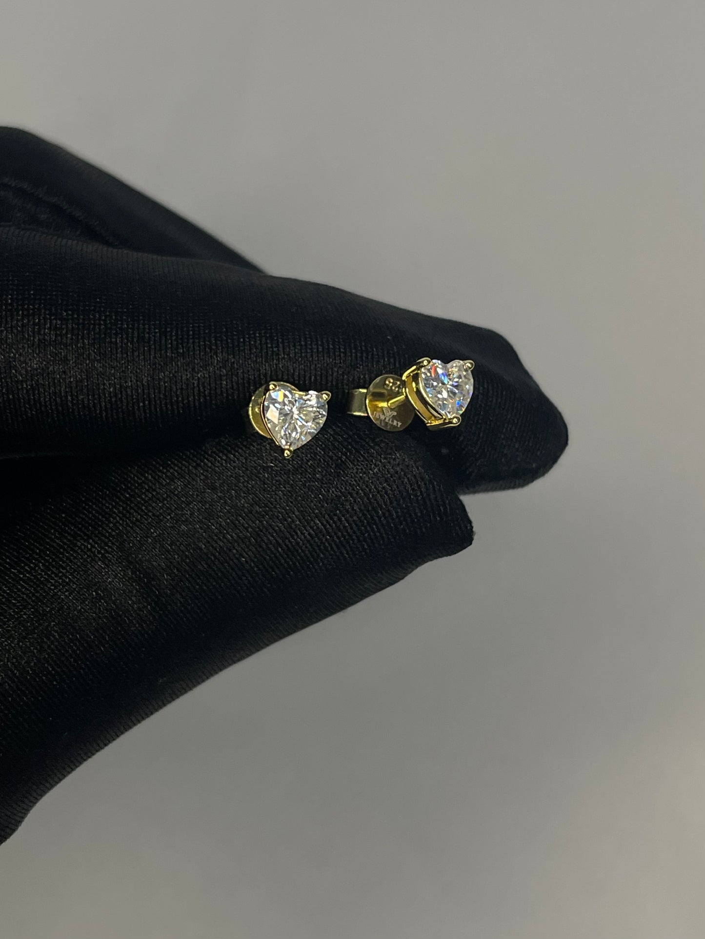 VVS1 Moissanite Gold Heart Display
