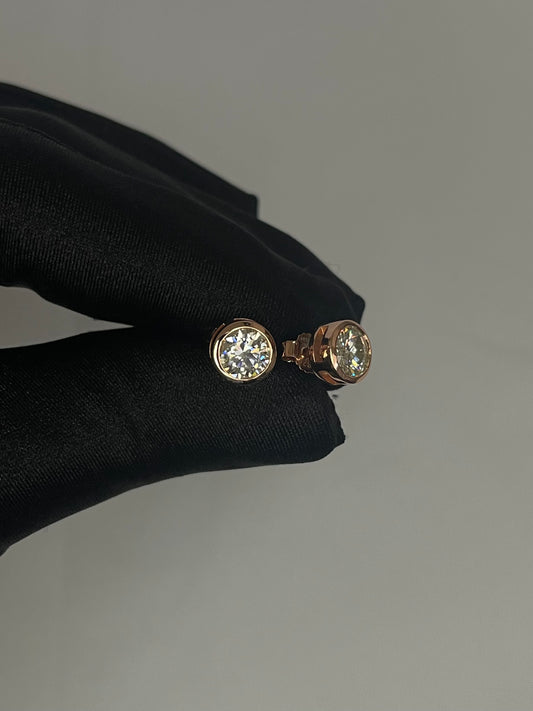 Bezel VVS1 Moissanite Rose Gold Diamond Display