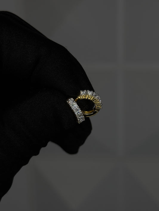 VVS1 Moissanite Gold Ring Display