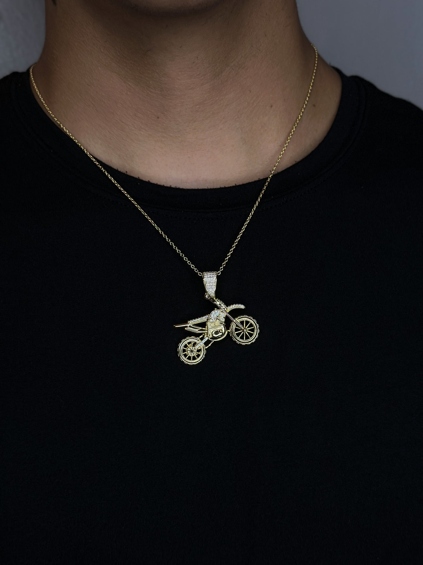 Pendant de Motora Con Piedras VVS1 Moissanite + Cadena