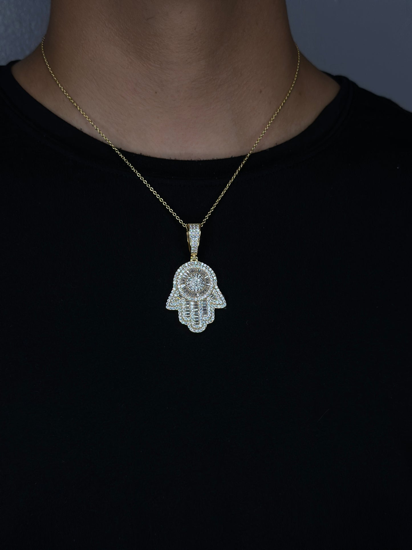 Hamsa Pendant VVS1 Moissanite + Cadena